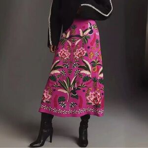 Bold print satin skirt with side zip.  NWT